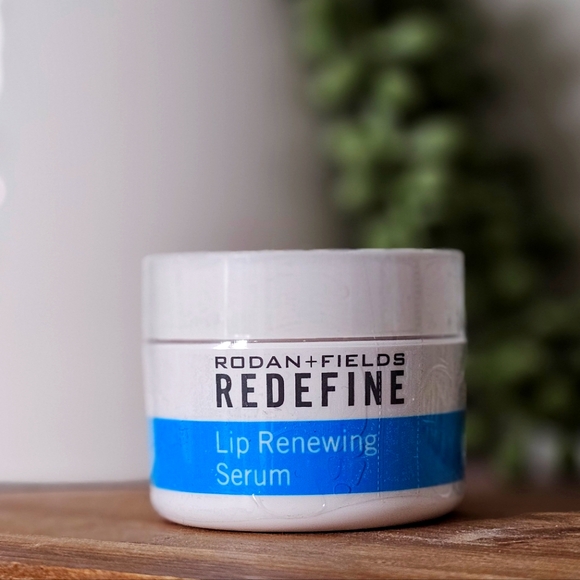 Rodan + Fields Lip Renewing Serum - Picture 1 of 4